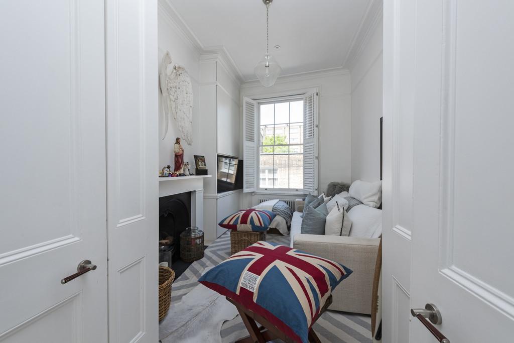 16 Sydney Mews Rec 1