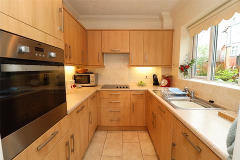 2 bedroom flat for sale, Grove Road, Surrey GU21