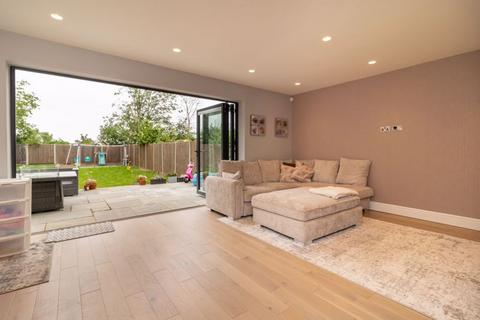 3 bedroom property for sale, Shelton Avenue, Warlingham