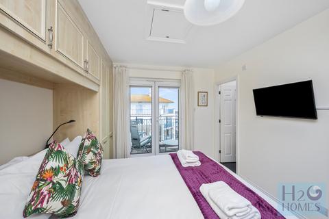 3 bedroom apartment to rent, Collingwood Court, The Strand