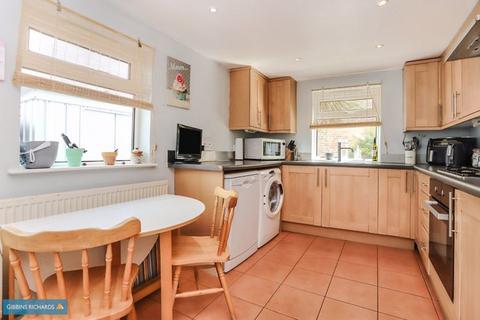 3 bedroom end of terrace house for sale, Grays Road, Taunton