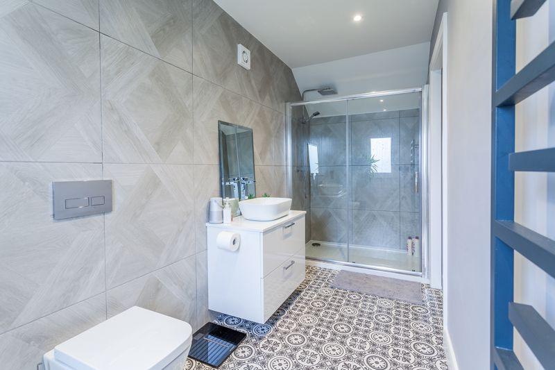 En-suite Shower