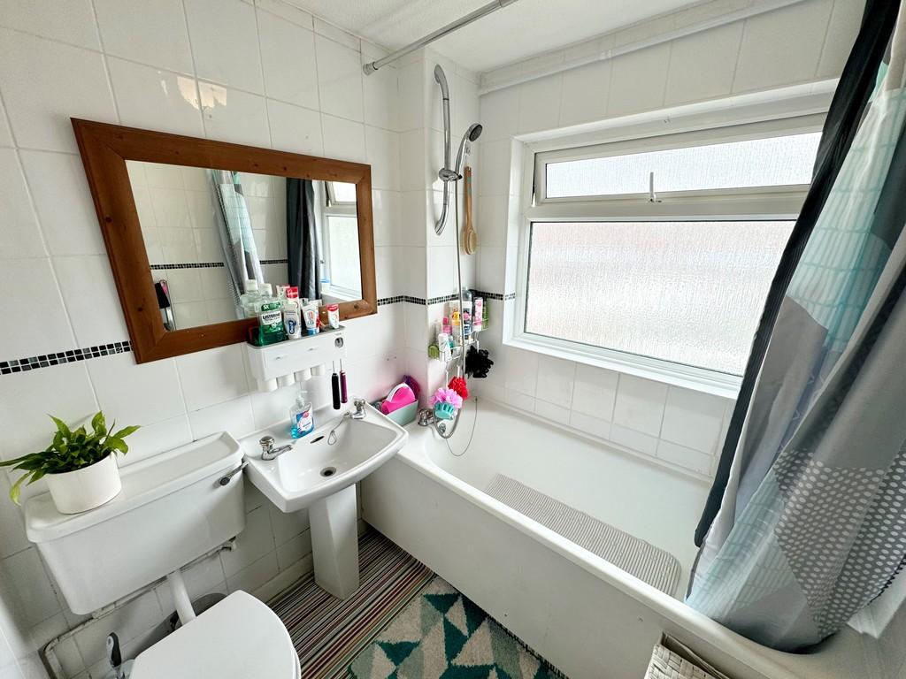 35 Fontwell Close Bathroom