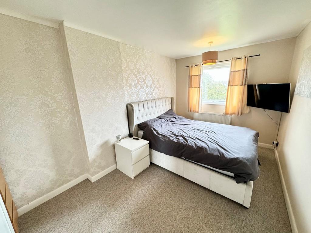 35 Fontwell Close Bedroom 1