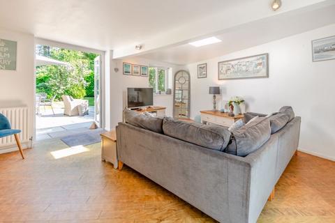 16 Blackheath Grove, Wonersh, Guildford, GU5 0PU
