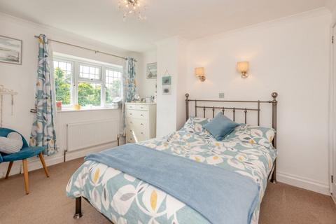 16 Blackheath Grove, Wonersh, Guildford, GU5 0PU