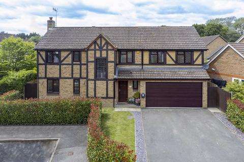 5 bedroom detached house for sale, Hart Close, Uckfield