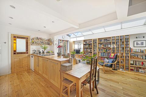 2 bedroom ground floor flat for sale, Alexandra Road, London N8