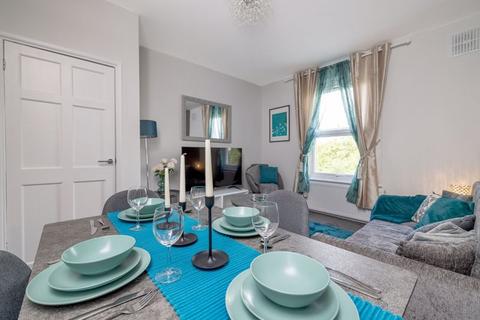 2 bedroom maisonette for sale, Bankside, Southall