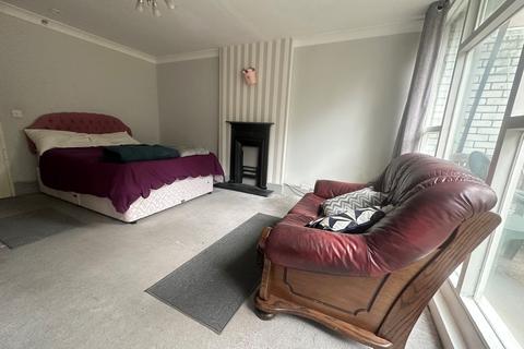 House share to rent, Sanctuary Close, Harefield