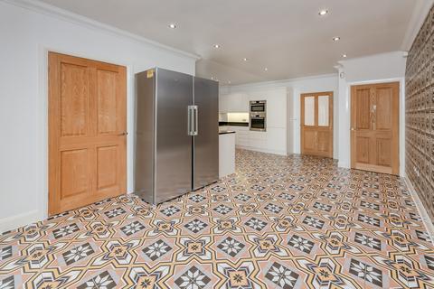 2c Peaks Hill, Purley, CR8 3JE
