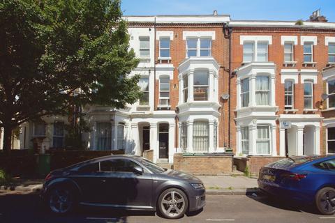 2 bedroom flat to rent, Gascony Avenue, NW6