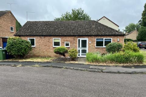 3 bedroom detached bungalow to rent, Savile Way, Royston SG8