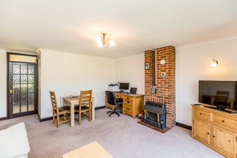 2 bedroom detached house to rent, Gorrell Close, Tingewick, MK18 4PL