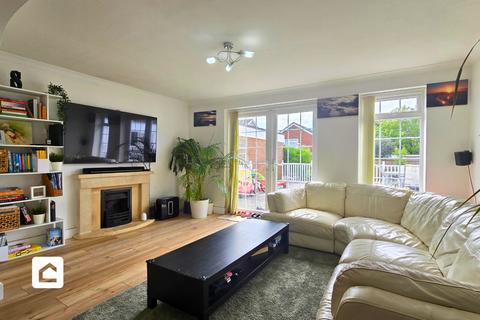 3 bedroom detached house to rent, Montfort Rise, Redhill RH1