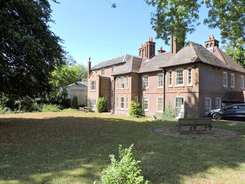 Botley Hill House, Mill Hill, Botley... 1 bed flat - £995 pcm (£230 pw)