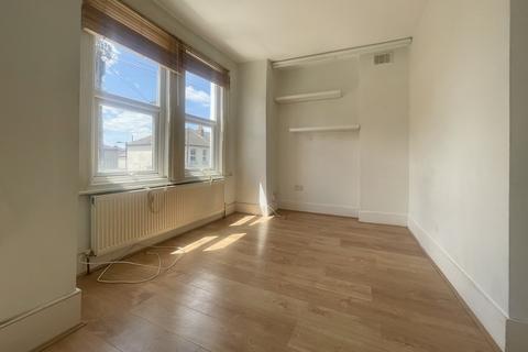 2 bedroom flat to rent, Stanger Road, South Norwood