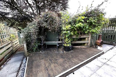 Avalon, 2 Dysart Brae, Pitlochry, PH16 5QN