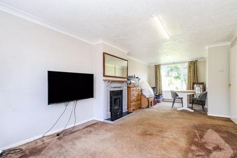 25 Avon Drive, Bedford, MK41 7AG