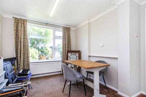 25 Avon Drive, Bedford, MK41 7AG