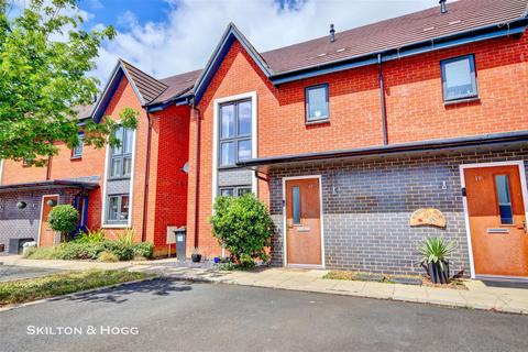 3 bedroom semi-detached house for sale, Stoneleigh Drive, Daventry NN11