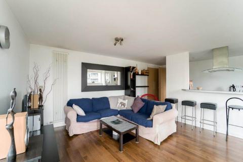 3 bedroom flat to rent, East Pilton Farm Crescent, Fettes, Edinburgh