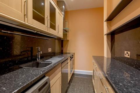 2 bedroom flat to rent, Claremont Crescent, New Town, Edinburgh