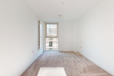 3 bedroom flat to rent, Royal Crest Avenue, London E16