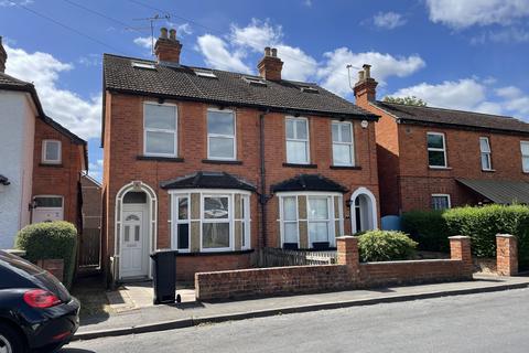 3 bedroom semi-detached house to rent, Belmont Crescent, Maidenhead