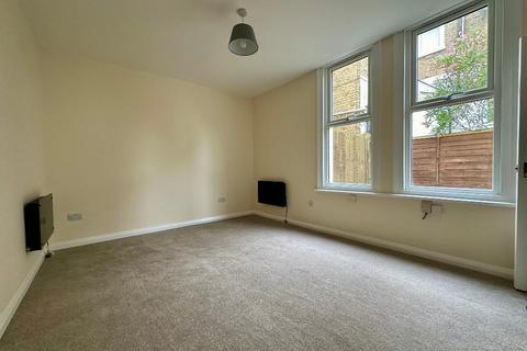 1 bedroom flat to rent, London Road, Westcliff on Sea, Essex, SS0 9PD