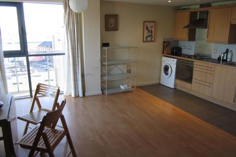 2 bedroom flat to rent, City Walk, Leeds, West Yorkshire, LS11