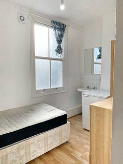 1 bedroom in a flat share to rent, Stoke Newington Church Street, London N16