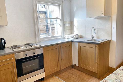 1 bedroom in a flat share to rent, Stoke Newington Church Street, London N16