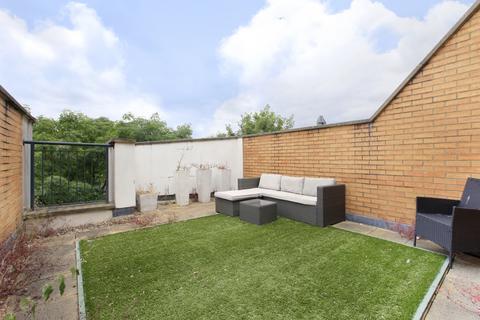3 bedroom house to rent, Wilberforce Mews, London SW4