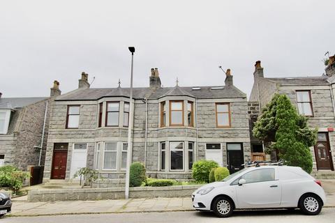 3 bedroom flat to rent, Hammerfield Avenue, AB10