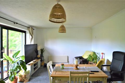 2 bedroom apartment to rent, Campion Close, Croydon, CR0