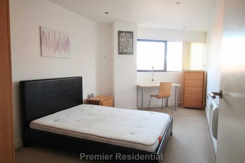 2 bedroom apartment to rent, Commercial Street, Manchester M15