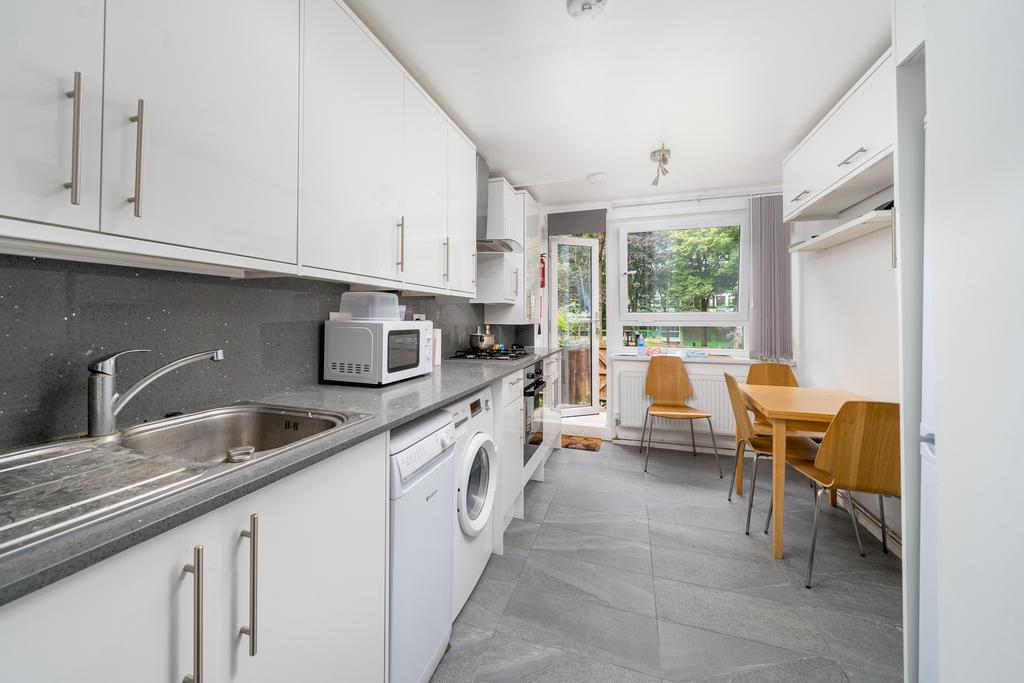 Tayport Close, King's Cross N1 3 bed to rent £2,900 pcm (£