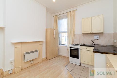 1 bedroom in a house share to rent, Portnall Road, London W9