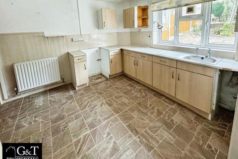 3 bedroom terraced house to rent, Four Winds Road, Dudley