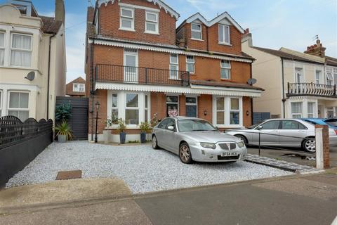 5 bedroom house for sale, Hayes Road, Clacton-On-Sea CO15
