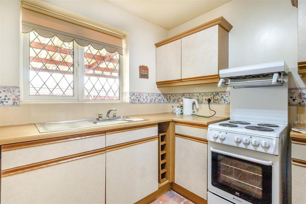 8553614-interior13.jpg