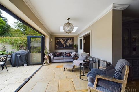 5 Crest Road, South Croydon, CR2 7JR