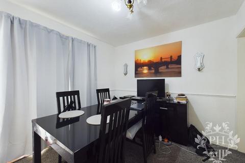 3 bedroom end of terrace house for sale, Windsor Court, Grangetown, Middlesbrough