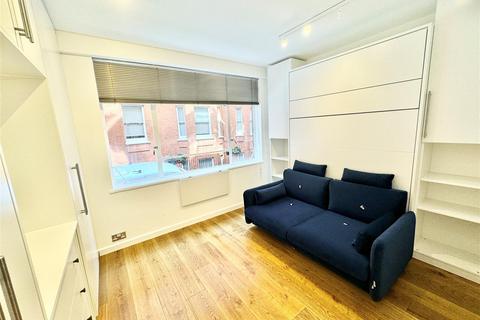 Studio to rent, Buckingham Gate, London SW1E