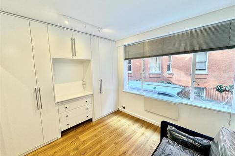 Studio to rent, Buckingham Gate, London SW1E