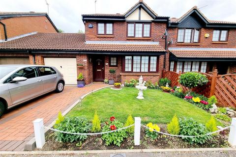 4 bedroom house for sale, Crothall Close, Palmers Green, N13