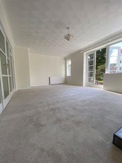 2 bedroom flat to rent, Grassington Road, Lower Meads, Eastbourne