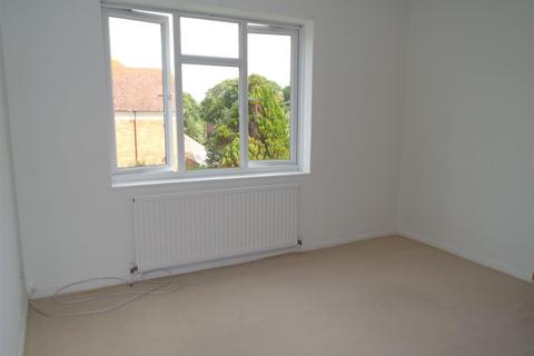 2 bedroom flat to rent, Grassington Road, Lower Meads, Eastbourne