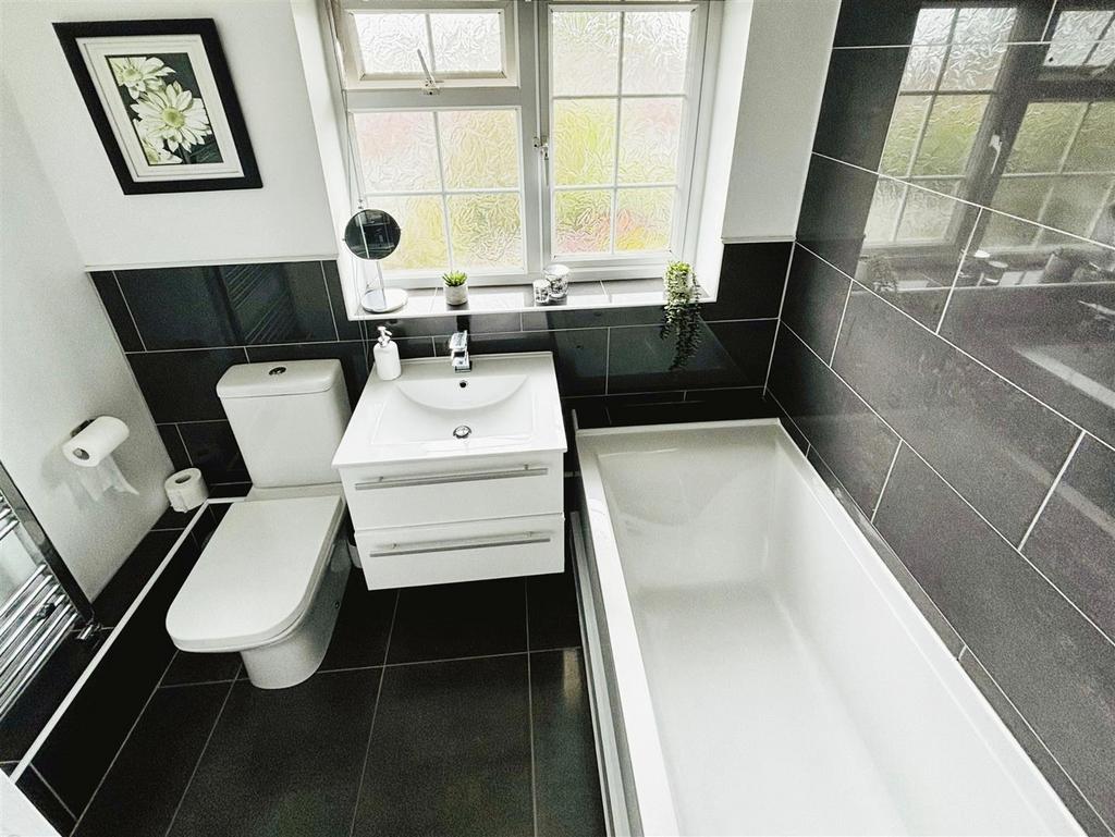 Family Bathroom.jpg
